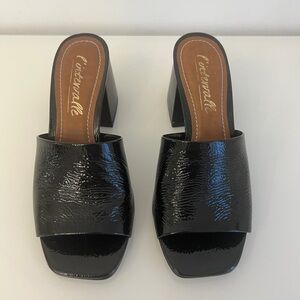 L’intervalle Black Patent Block Heel Mules